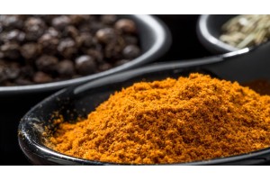 لماذا يضاف الفلفل الأسود مع الكركم؟ السر العلمي